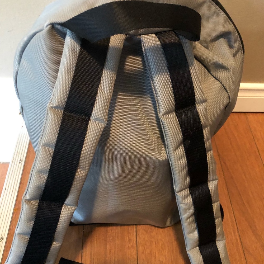 Lululemon grey silver backpack 🧘‍♀️🎀